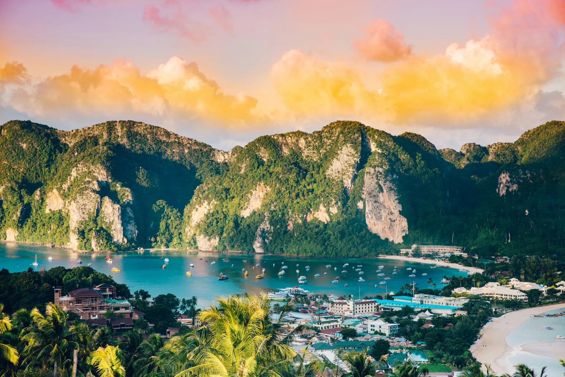 Thailand, Phuket: 30°C winter sun in December